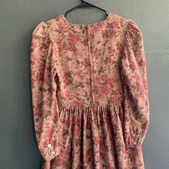 Laura Ashley - Picture 9 of 14